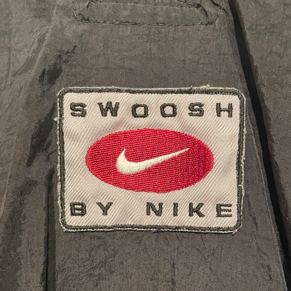 NIKE swoosh windbreaker, white,black and red, Size US L - Picture 5 of 6